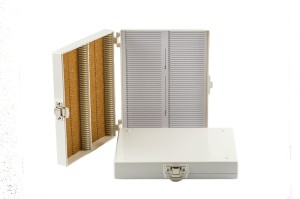 Etui na szkiełka mikroskopowe 100 miejsc z korkową wyściółką białe